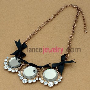 Cute cat's paw model decorated necklace
