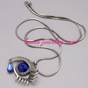 Deep blue eye model pendant decorated necklace