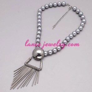 Shiny necklace with many ABS beads decoration