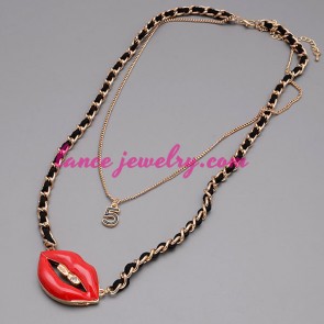 Fashion necklace with figure 5 & red lip pendant 