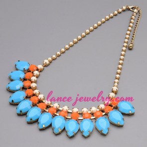 Shiny necklace with different color resin beads decoration