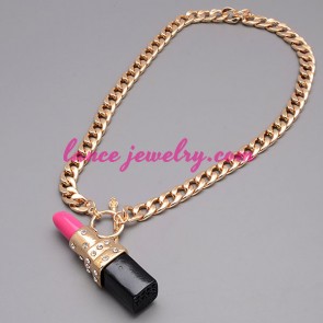 Cute necklace with pink lipstick model pendant 