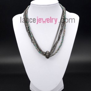 Striking necklace decorated with shining crystal beads and metal chain
