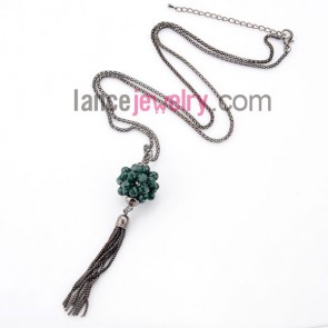 Retro necklace with crystal beads and chain pendant 

