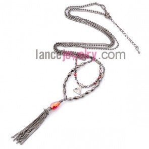 Sweet necklace with crystal beads and chain pendant 
