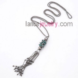 Glittering necklace with crystal beads and chain pendant 
