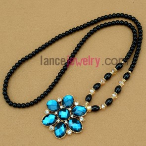 Elegant rhinestone & facet crystal flower pendant ornate strand necklace