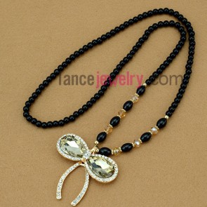 Fashion rhinestone & facet crystal bowknot pendant ornate strand necklace