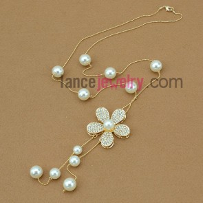 Elegant hand-made imitation pearl & rhinestone flower ornate strand necklace