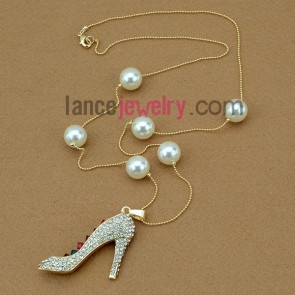 Elegant hand-made imitation pearl & rhinestone high-heel shoe ornate strand necklace