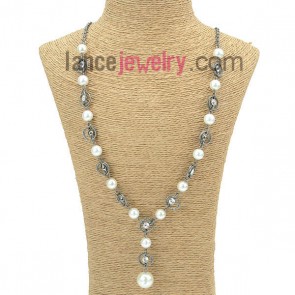 Fashion sweater chain with plastic imitation pearl beads decoration