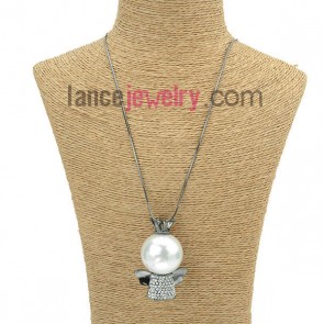 Lovely sweater chain with angle model pendant