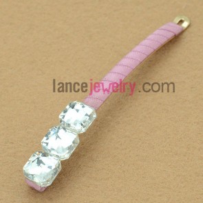 Simple model hair clip with white color crystal beads decoration