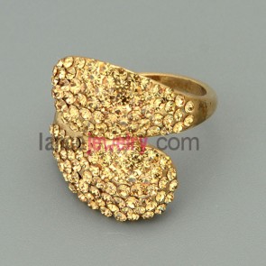Fashion alloy rings with golden color rhinestone