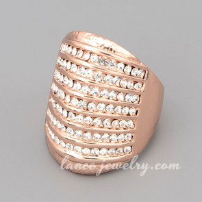 Cool ring with many shiny rhinestone decorated