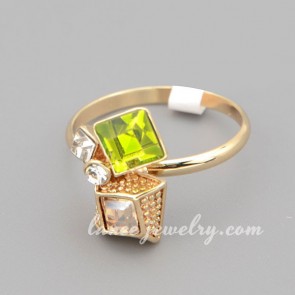Elegant ring with shiny rhinestone  & crystal decorated 