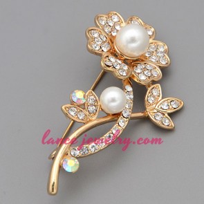 Sweet flower model with rhinestone and imitation pearls decoration
