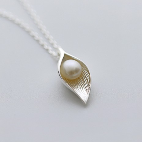 Yiwu Jewelry Factory Wholesale Leaf-shaped Pearl necklace