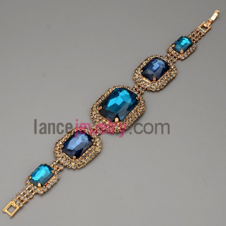 Retro bracelet with brass claw chain decorated shiny rhinestone and different color crystal 
