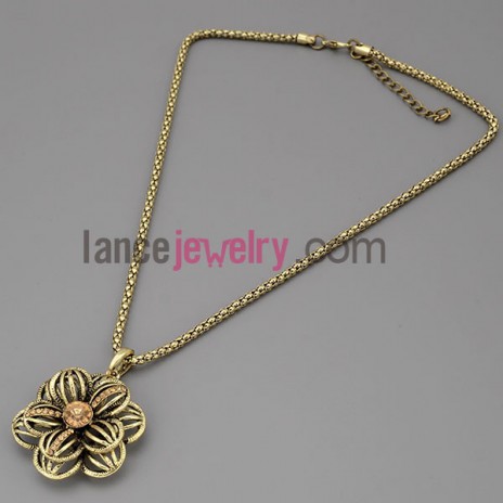 Sweet necklace with gold metal chain & alloy ring decorate shiny rhinestone with cute flower pendant