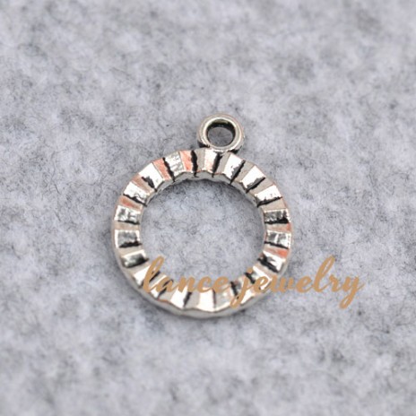 Direct factory ring shaped silver zinc alloy pendant made in China