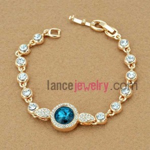 Delicate rhinestone beads decorated bracelet