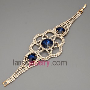 Sweet bracelet with brass claw chain decorated blue crystal  and rhinestone with flower model