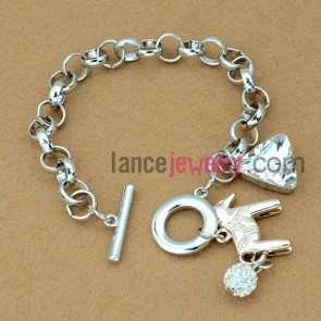 Beautiful ring shape chain link bracelet
