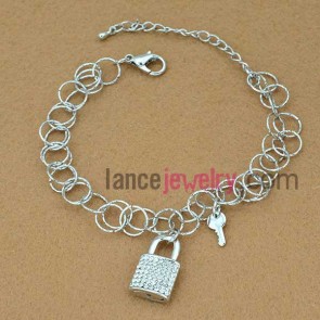 Simple ring chain link bracelet with rhinestone lock decoration