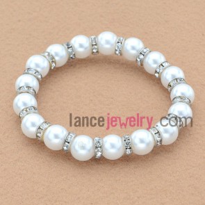 Glittering white color rhinestone decoration bead bracelet.