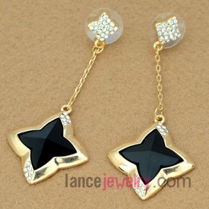 The four pointed star decorated earrings