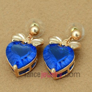 Sweet series earrings decorated with blue heart