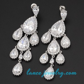 Glittering cubic zirconia pendant decorated the earrings