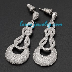 Creative earrings decorated with pendants of special shape 