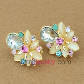 Sweet crystal decorated flower stud earrings