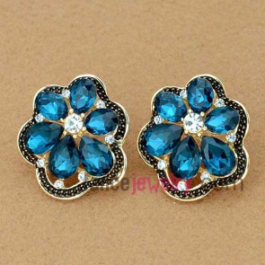 Blue flower shape earrings decorated with crystal