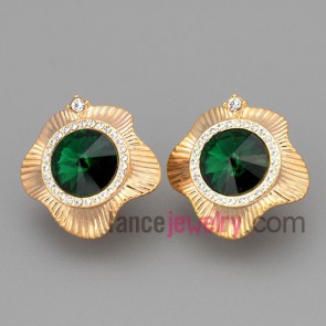 Retro stud earrings with gold brass decorated green crystal and shiny rhinestone