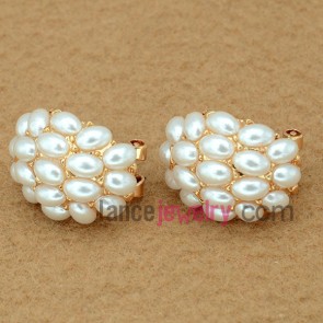 Fashion pearl decoration stud earrings