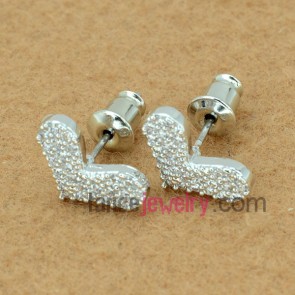 Sweet stud earrings with copper alloy decorated transparent cubic zirconia with heart shape