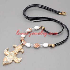 Dazzling necklace with black hide rope & cat eye pendant in the special shape