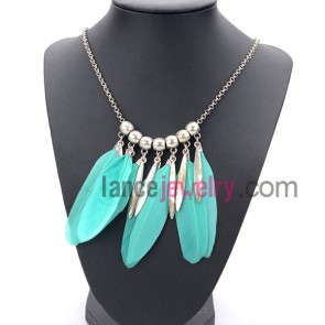 Fashion necklace with many blue feather pendant and alloy
