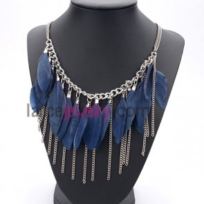 Gorgeous necklace with many indigo feather and chain pendant