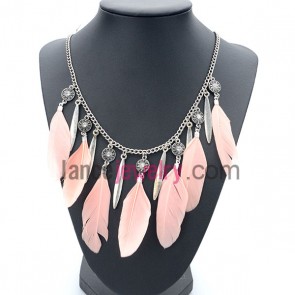 Sweet necklace with many pink feather pendant and alloy decorated rhinstone