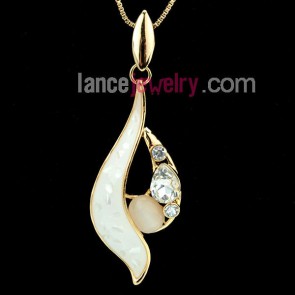 Fashion pendant necklace with crystal and rhinestone