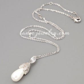 Romantic metal chain & white ABS bead pendant decorated necklace