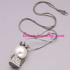Cute moppet pendant decorated necklace