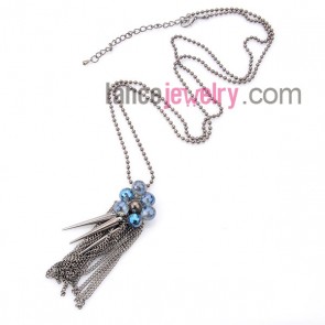 Personality necklace with blue crystal beads and decoreted conical and chain pendant 