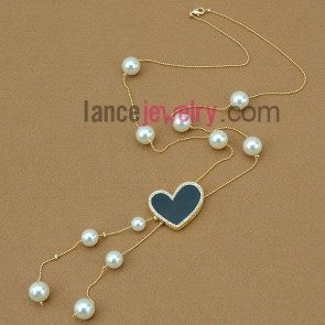 Lovely hand-made imitation pearl & rhinestone heart ornate strand necklace