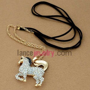 Realistic rhinestone horse model decorated the sweater chain necklace