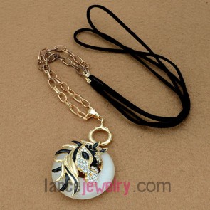 Original zinc alloy chain necklace with horse head model and rhinestone decoration